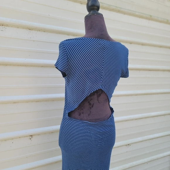Volcom Womens Possession Body Con Dress Cut Out Back Blue Striped Stretch Sz L - Picture 9 of 14